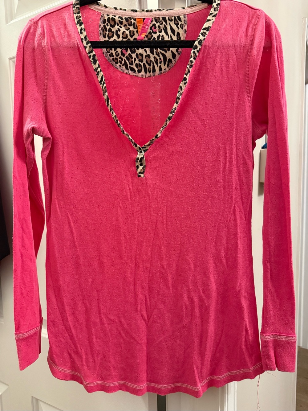 Jenni Hot Pink Long Sleeve V-Neck Top with Leopard Trim